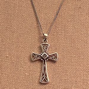 Beautiful Celtic Cross 925 pendant on a sterling silver chain